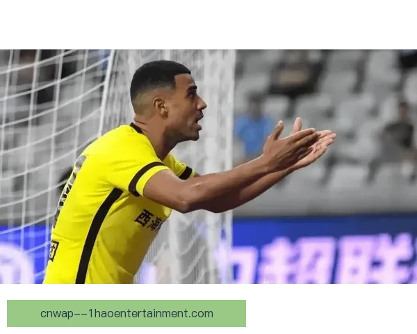 中国男足归化球员阿兰重返国足引热议 球迷期待新篇章开启